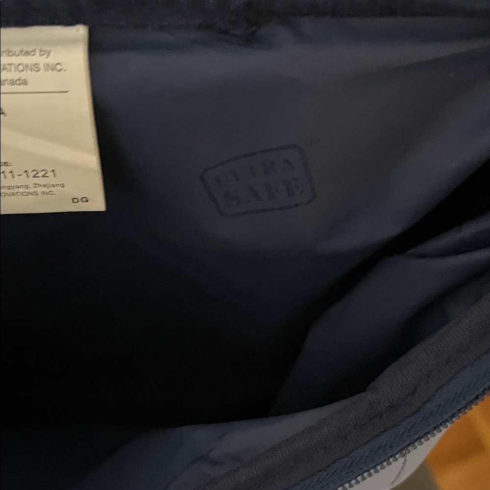 Life Is Good Daisy Blue insulated Backpack - Picture 4 of 5